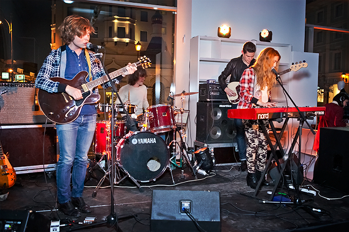 Закрытый концерт Singtank в бутике Joseph (фото 7)