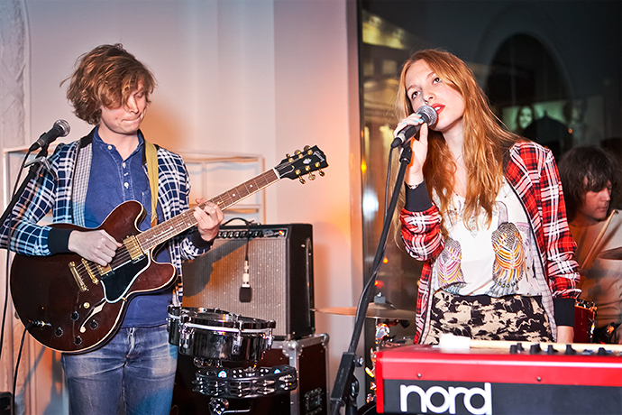 Закрытый концерт Singtank в бутике Joseph (фото 2)