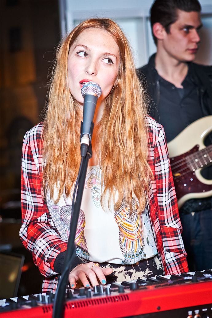 Закрытый концерт Singtank в бутике Joseph (фото 1)