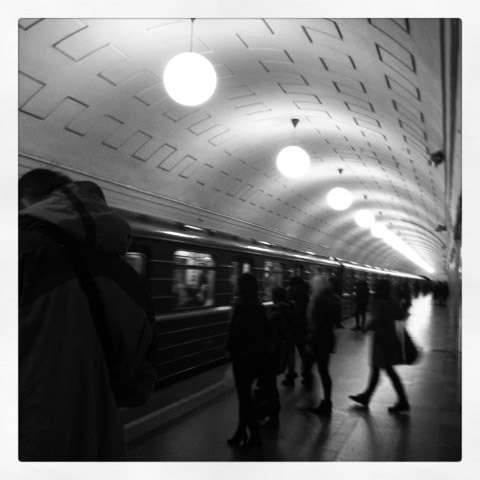 Шала Монрок в московской подземке (фото 7)