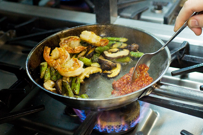 Креветки в пряно-чесночном соусе от Nobu (фото 8)