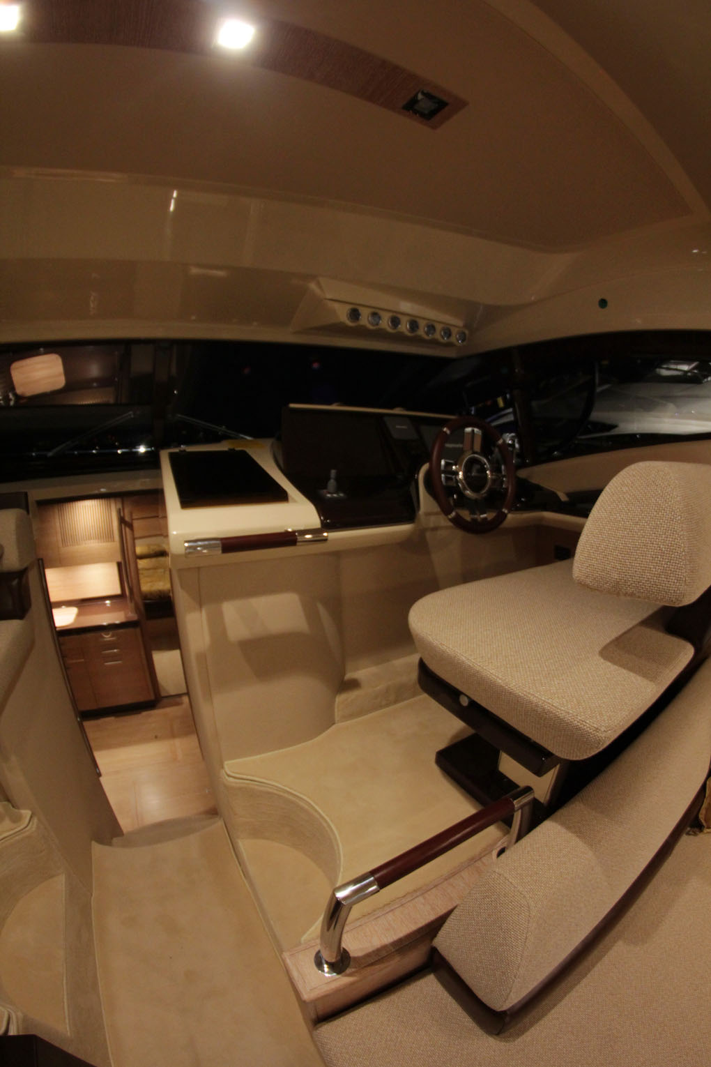 Выставка яхт и предметов роскоши в Москве (фото 8)