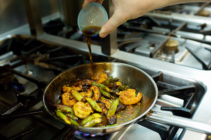 Креветки в пряно-чесночном соусе от Nobu (фото 9)