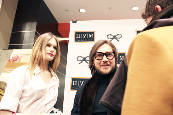 Встреча с Аней Хиндмарч в ЦУМе (фото 11)