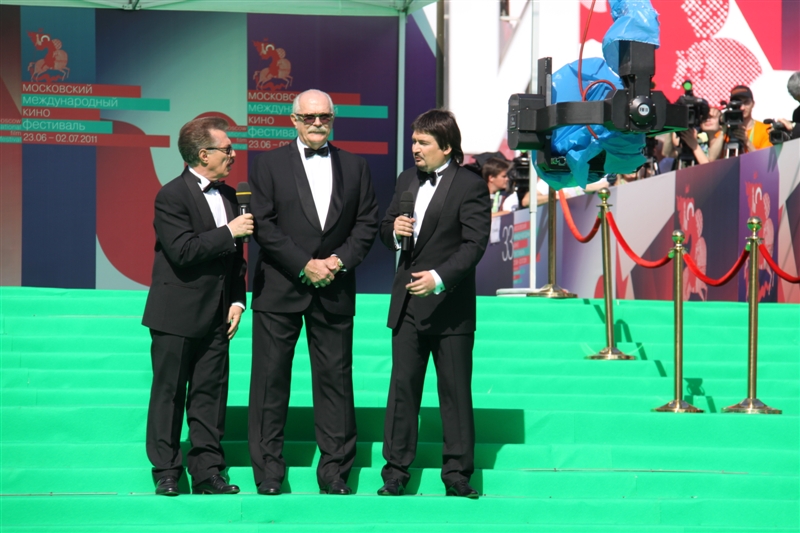 Шапито-шоу на закрытии 33-го ММКФ (фото 1)