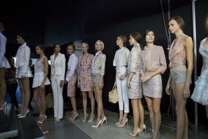 Backstage показа Валентина Юдашкина (фото 2)