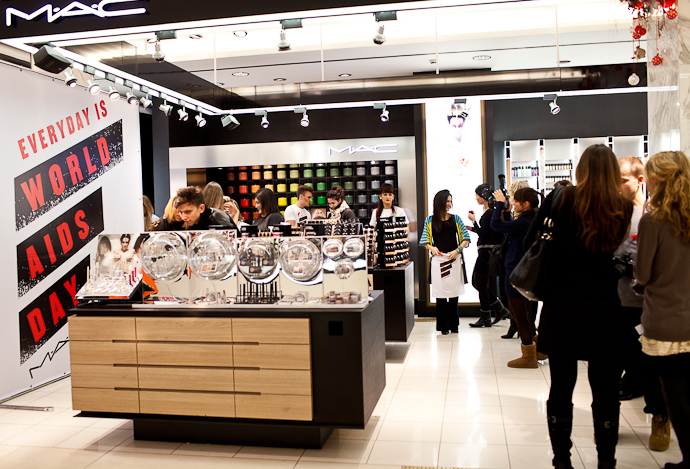 Благотворительный вечер Buro 24/7 и M.A.C в ЦУМе (фото 4)