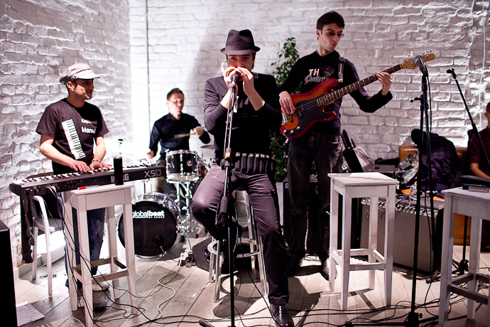 Рождественский коктейль Vardoui Nazarian (фото 26)