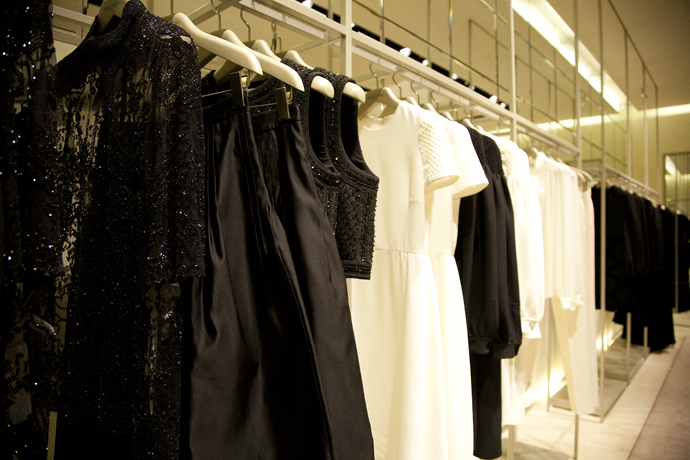 Презентация аксессуаров Valentino Noir (фото 20)