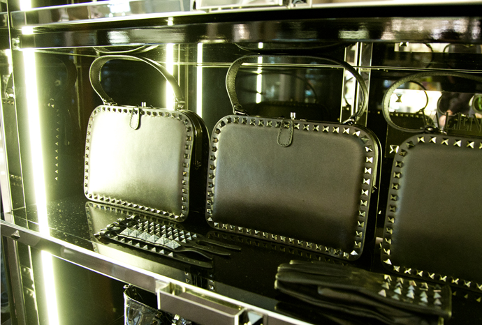 Презентация аксессуаров Valentino Noir (фото 21)