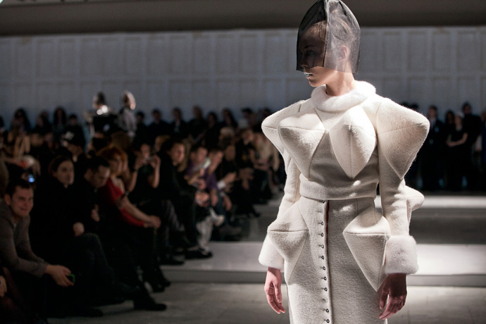 Показ Thom Browne на Aurora Fashion Week (фото 5)