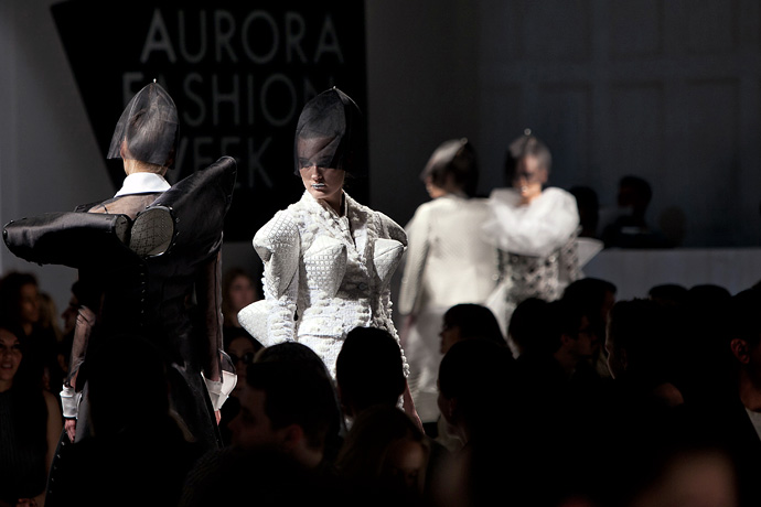 Показ Thom Browne на Aurora Fashion Week (фото 3)