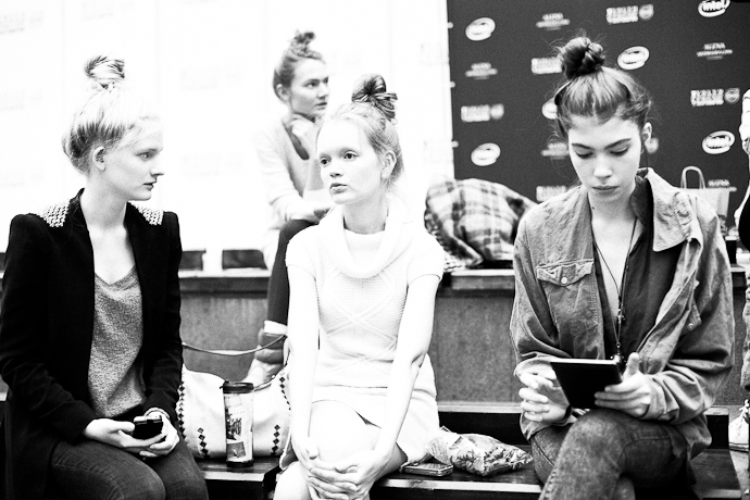 Показ Alena Akhmadullina весна-лето 2013: backstage (фото 20)