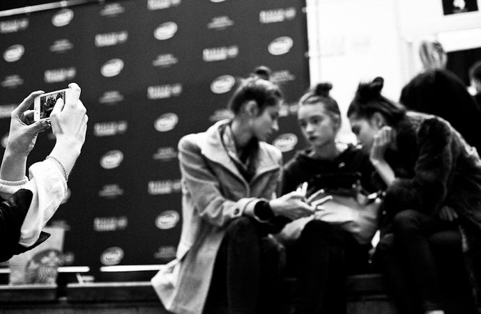 Показ Alena Akhmadullina весна-лето 2013: backstage (фото 29)