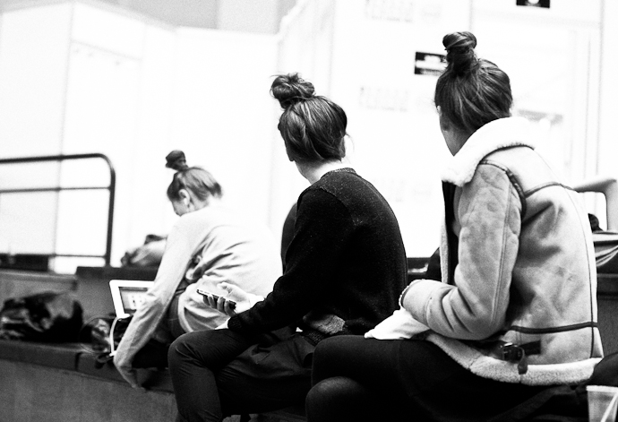 Показ Alena Akhmadullina весна-лето 2013: backstage (фото 32)