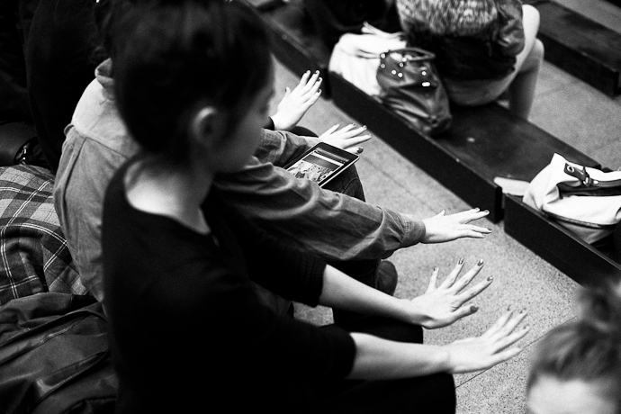 Показ Alena Akhmadullina весна-лето 2013: backstage (фото 34)