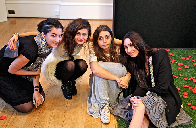 Наталья Алавердян стилизовала показ в Лондоне (фото 1)