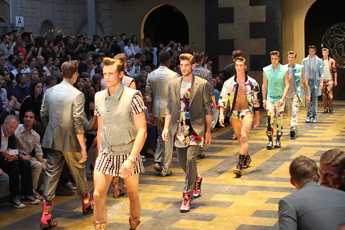 Показ Versace весна-лето 2013 (фото 1)