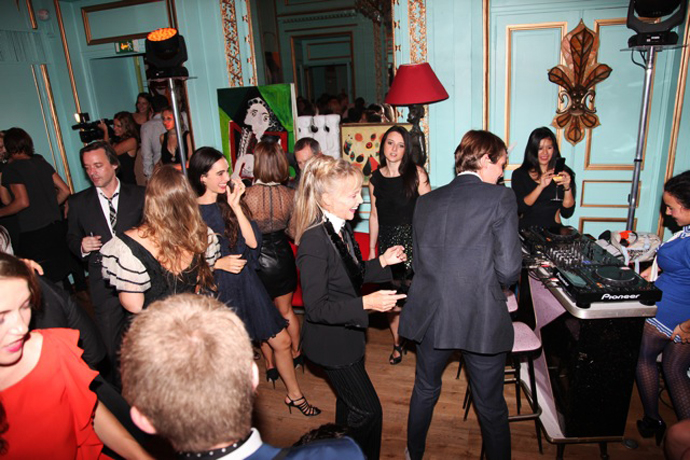 90 лет журналу L'Officiel в Париже (фото 28)