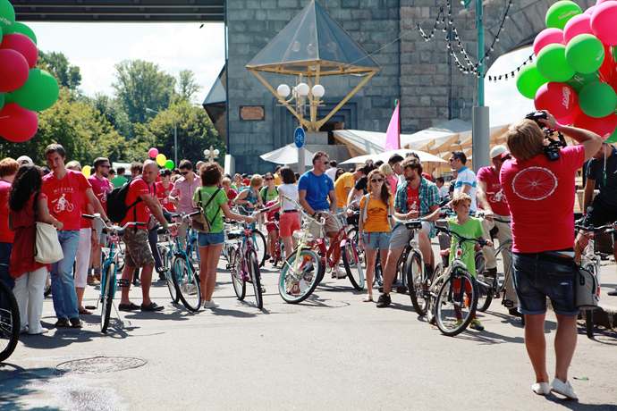 "Москва Велосипедная" в парке Горького (фото 1)