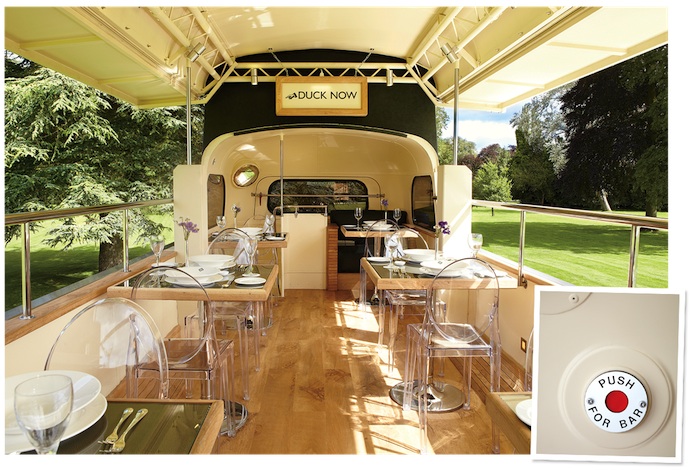 Старый автобус превратился в ресторан (фото 3)