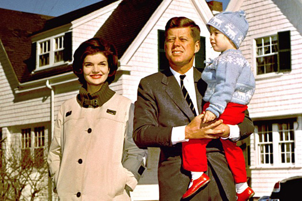 Культовые пары: Жаклин и Джон Кеннеди (фото 17)