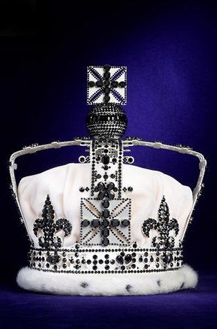 Короны дизайнеров к "бриллиантовому юбилею" (фото 4)