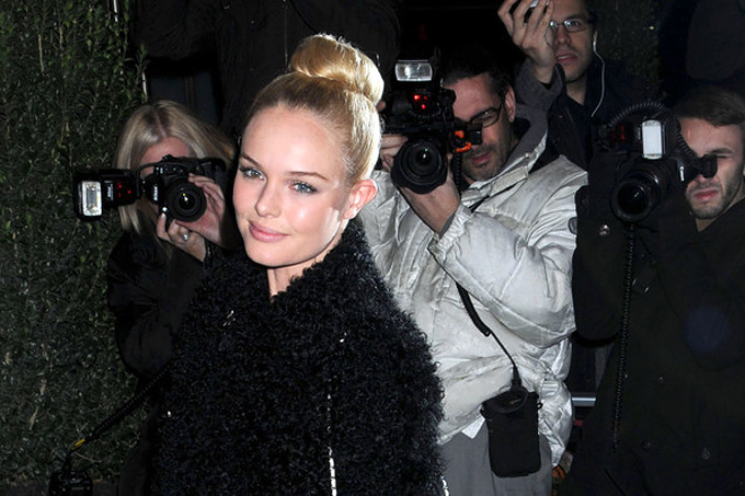 Скромный пучок — главная прическа сезона (фото 4)