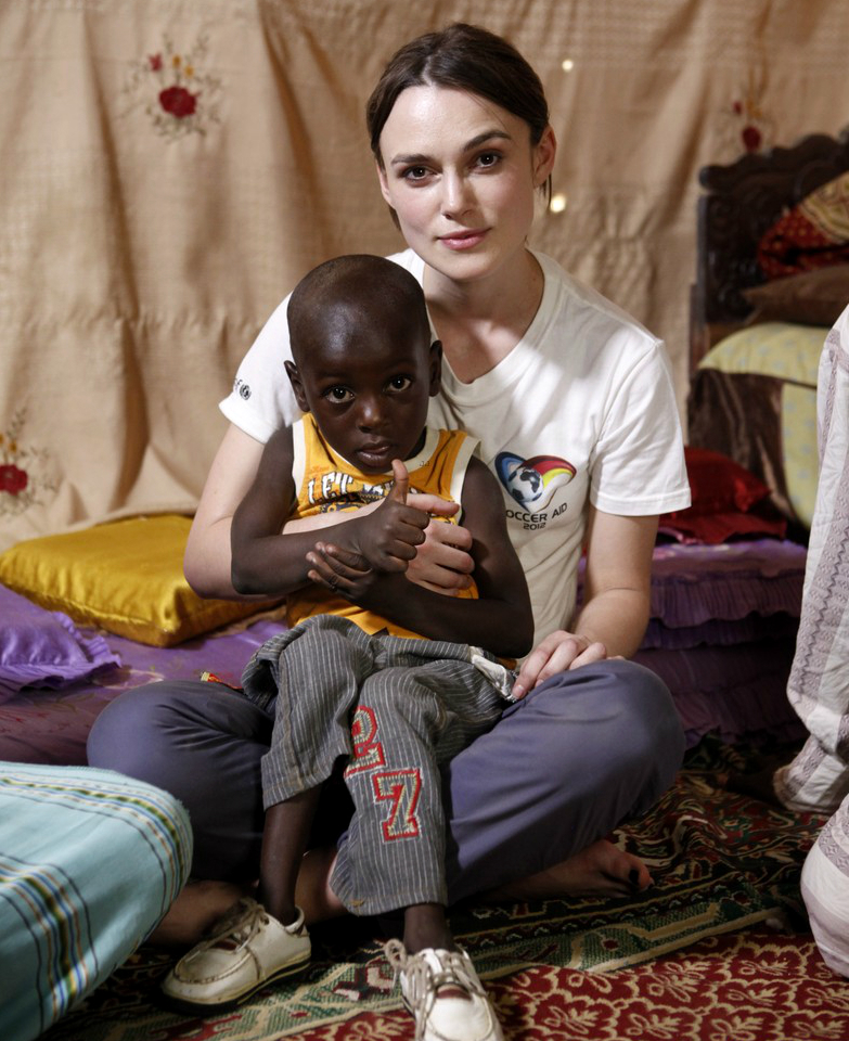Кира Найтли помогает африканским детям (фото 2)