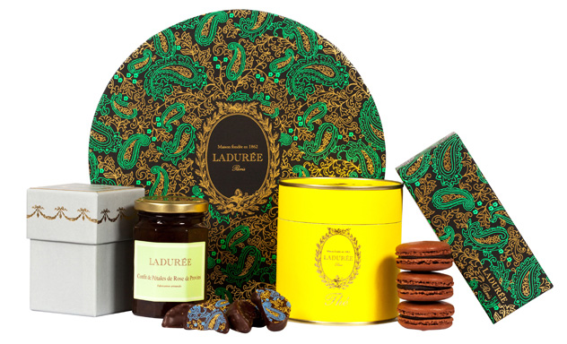 Ель из макарунов Ladurée (фото 1)