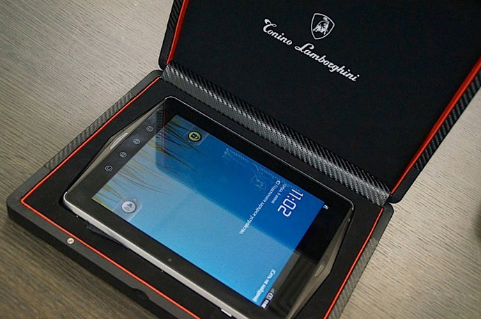 Планшет и смартфоны Lamborghini (фото 8)