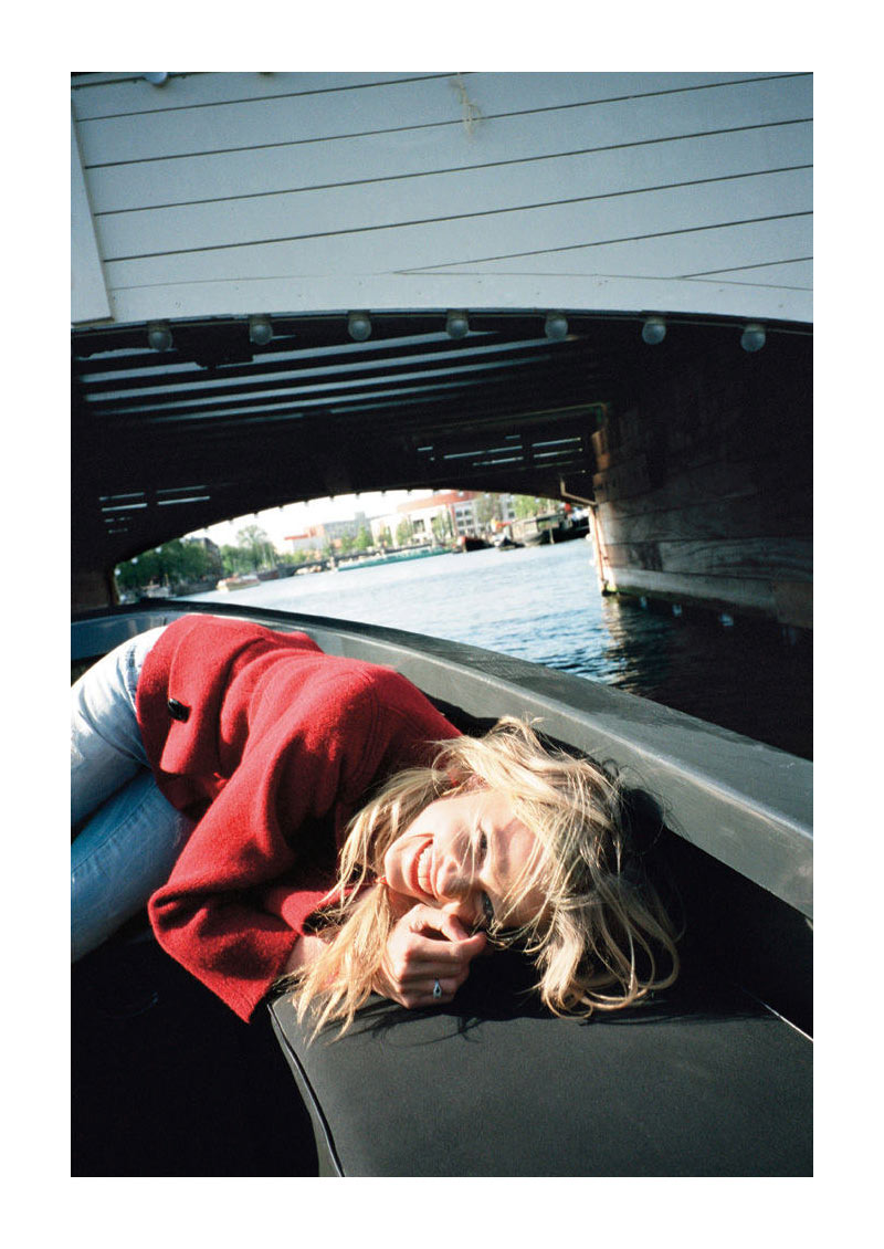 Лара Стоун зовет на каникулы (фото 4)