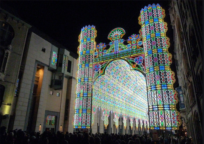 Светящийся собор из 55 000 светодиодов (фото 3)