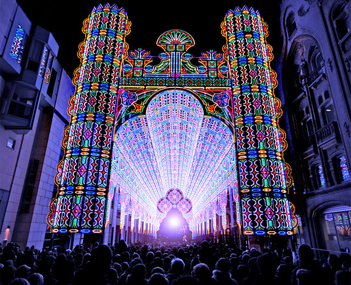 Светящийся собор из 55 000 светодиодов (фото 4)