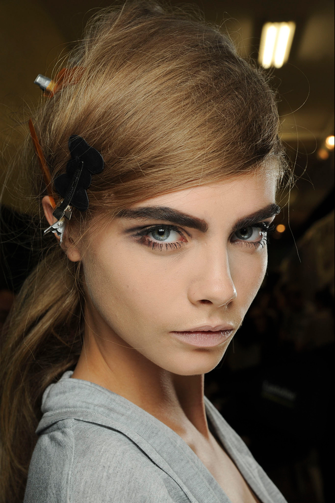 Прически весны: цвет и форма (фото 3)