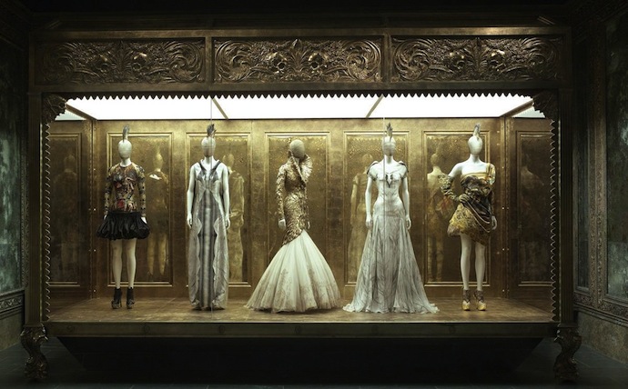 Ретроспектива МакКуина в MЕТ (фото 8)