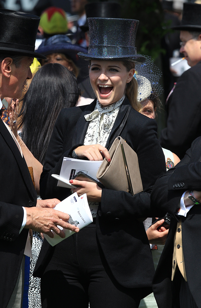 Елизавета II на торжественных скачках (фото 4)