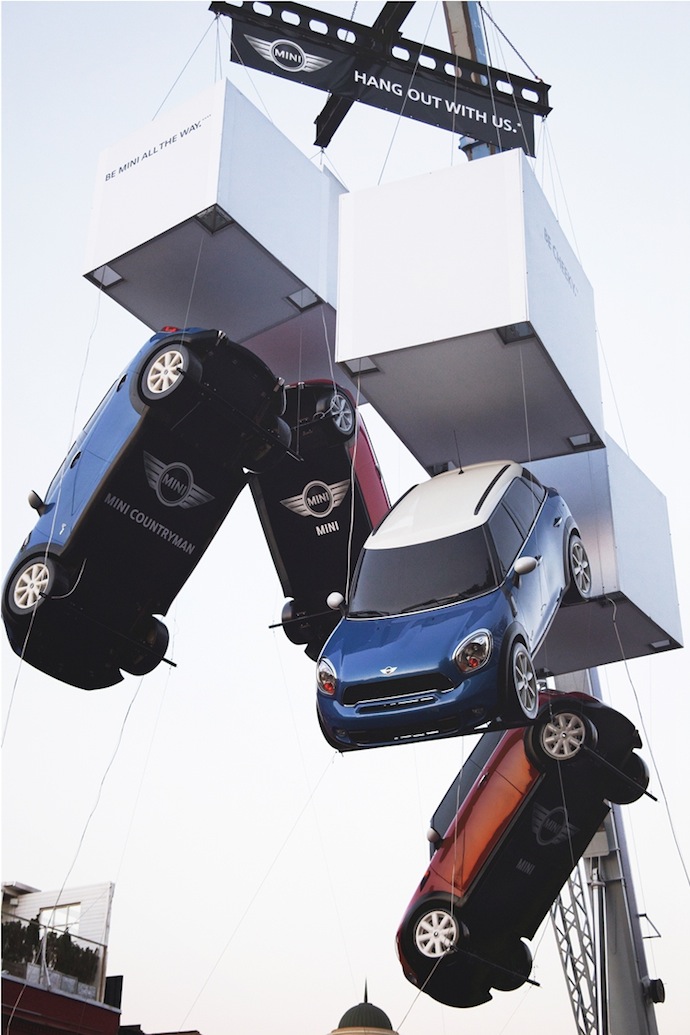 Автомобили MINI парят над Москвой (фото 4)