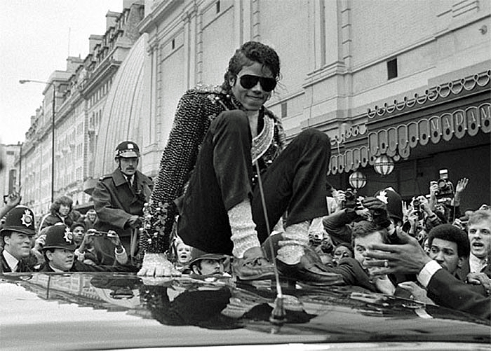 Знаковые элементы образа Майкла Джексона (фото 4)