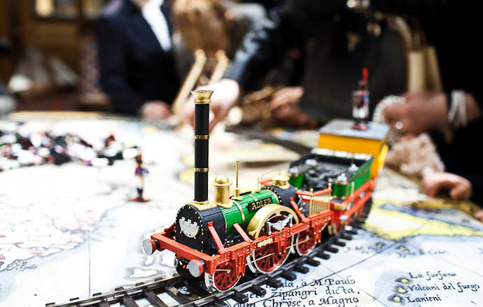 Новогодняя елка в бутике Cartier (фото 4)