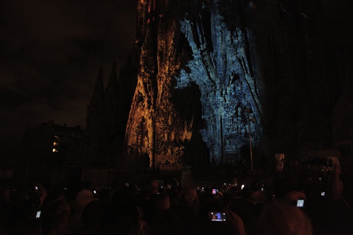 Световое шоу на соборе Саграда Фамилия (фото 3)