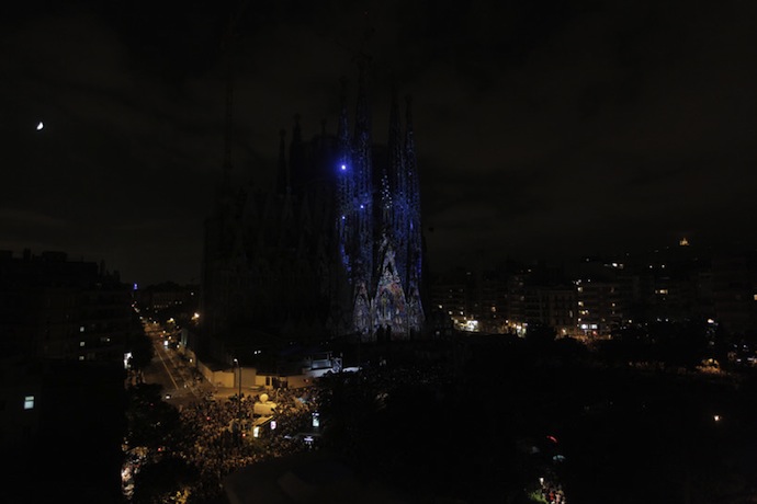 Световое шоу на соборе Саграда Фамилия (фото 4)