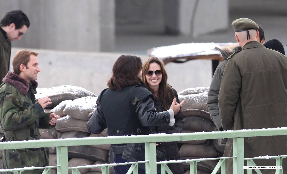 Первая режиссерская работа Анджелины Джоли (фото 2)