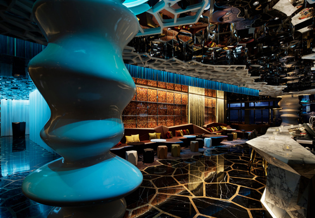 Космический бар в The Ritz-Carlton (фото 5)