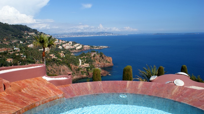 Футуристичный дом Пьера Кардена (фото 3)