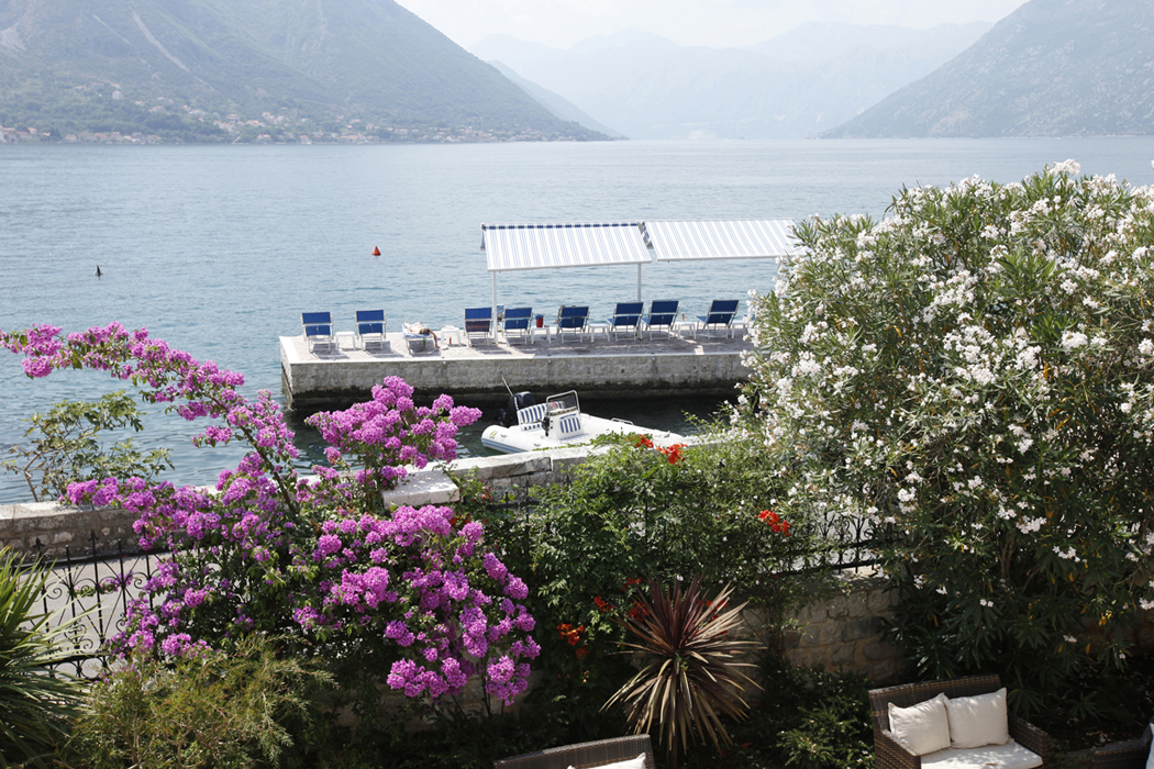 Волшебный уголок на берегу Которского залива (фото 2)