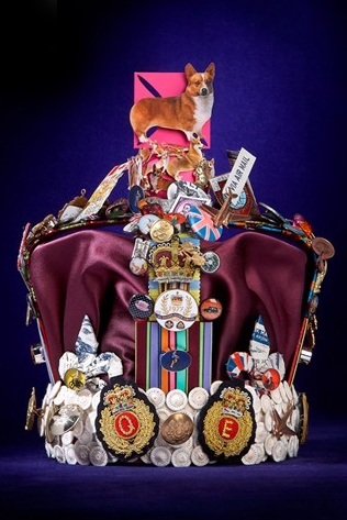 Короны дизайнеров к "бриллиантовому юбилею" (фото 3)