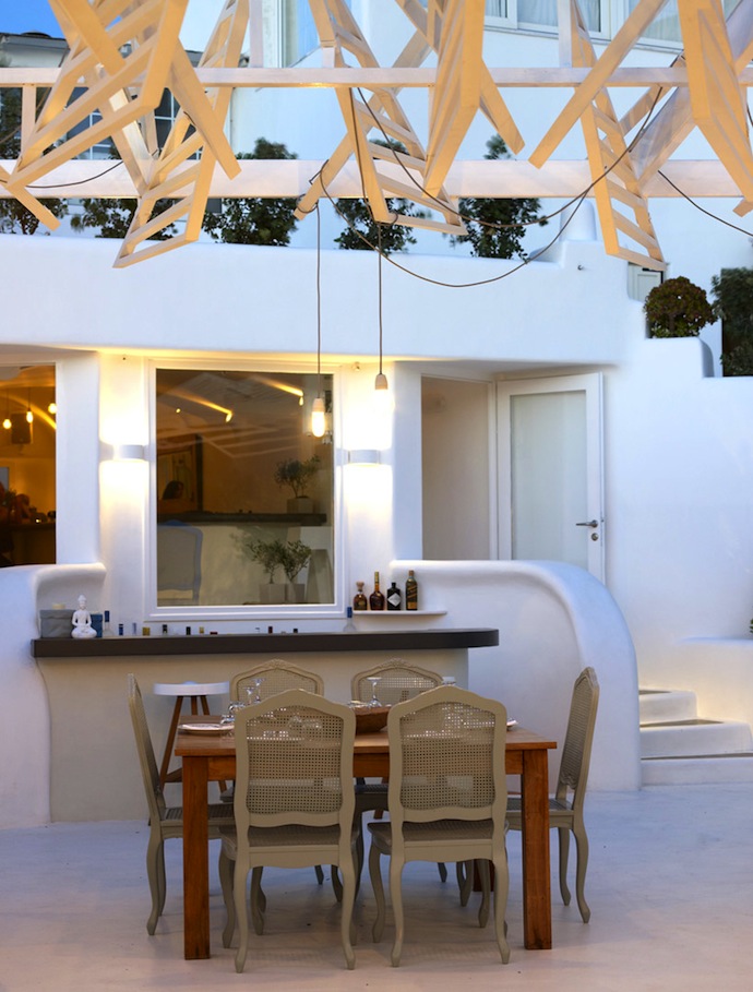 Белоснежный ресторан в Греции (фото 3)