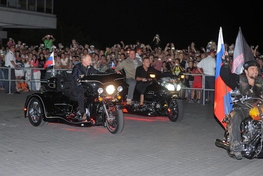 Байкер Владимир Путин (фото 2)