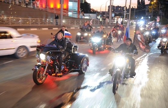 Байкер Владимир Путин (фото 1)